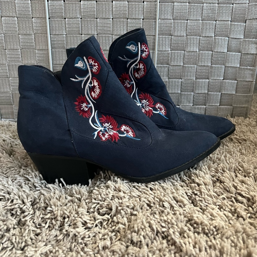 Carlos Santana Navy w/red embroidery booties
